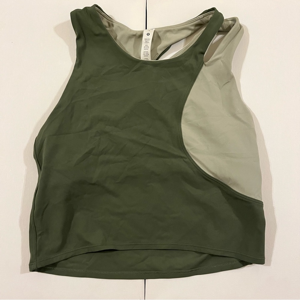 Lululemon 2 toned green cropped tank size 6